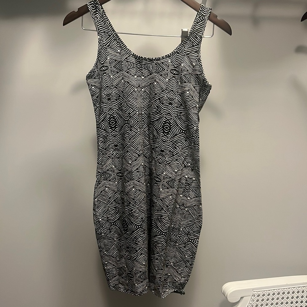 Black and white geometric girls dress